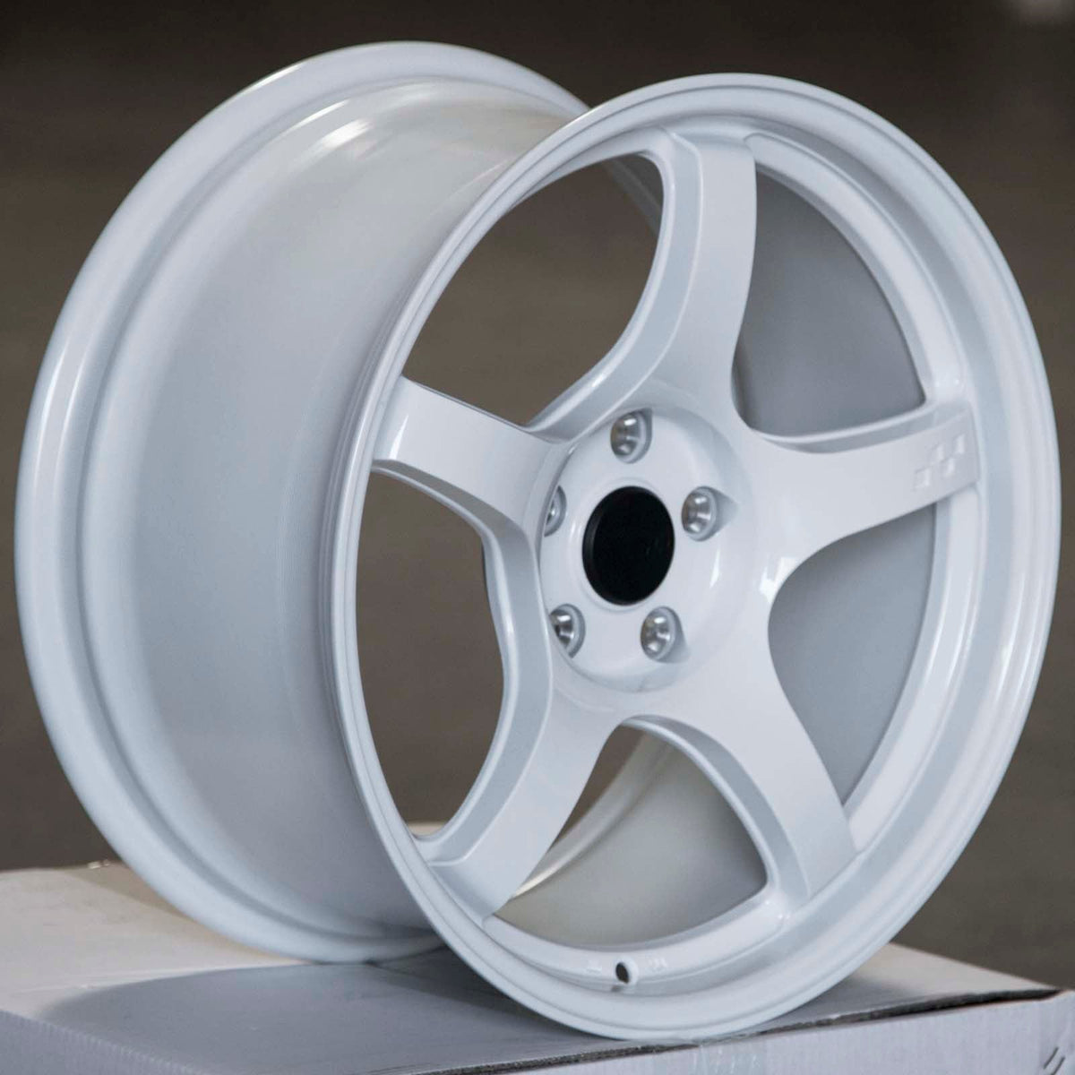 Circuit Performance CSF5 Gloss White 5x114.3 | 18x9.5 | +38mm / 6.75