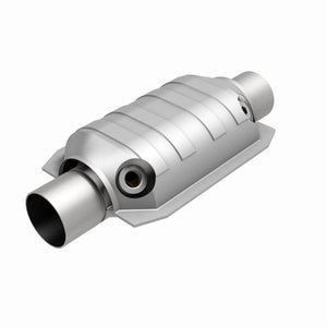 MagnaFlow Universal Catalytic Converter 3 W/Dual O2 Boss