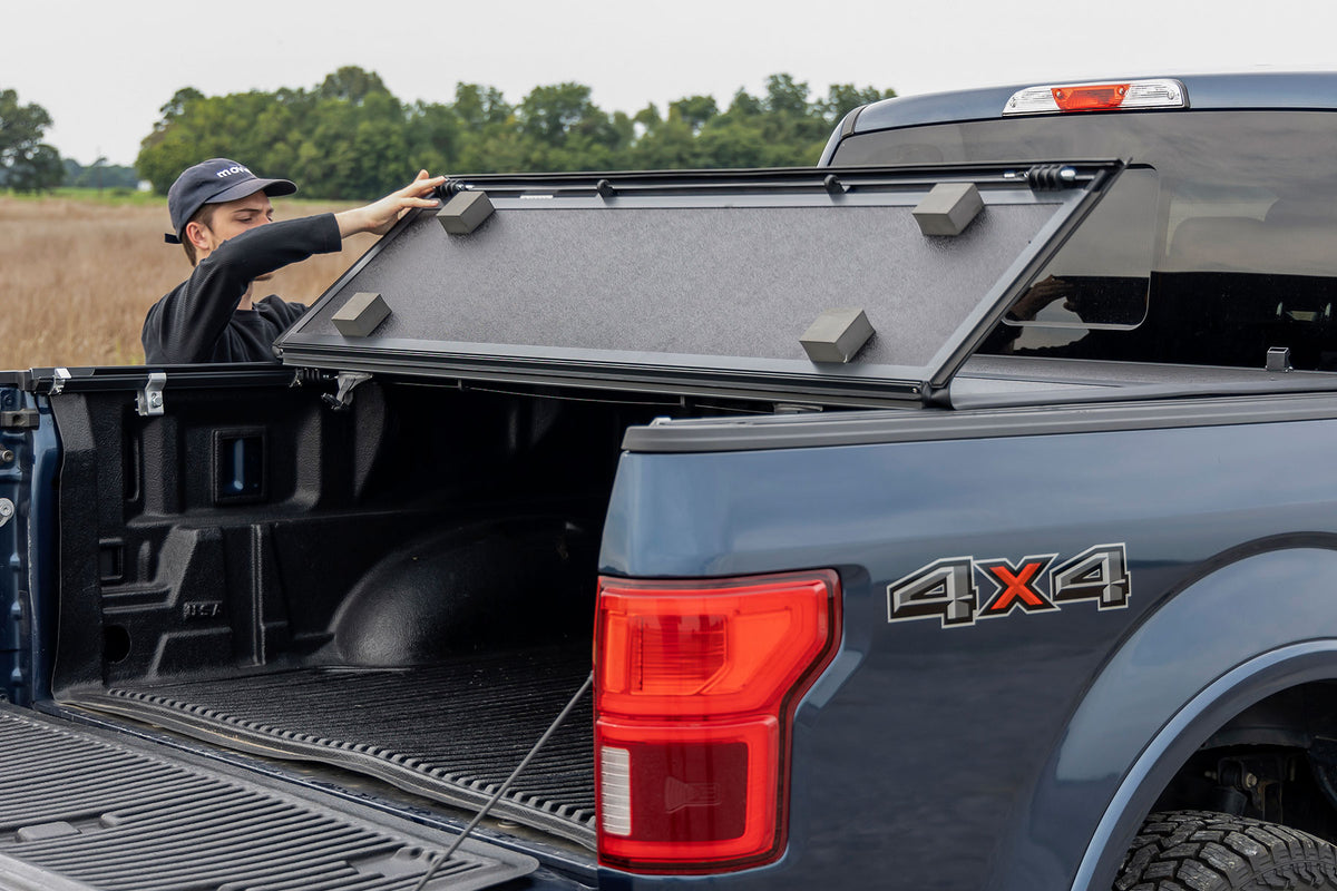 Rough Country Hard Low Profile Bed Cover | Ford F-150 (21-26)/F-150 Lightning (22-26)