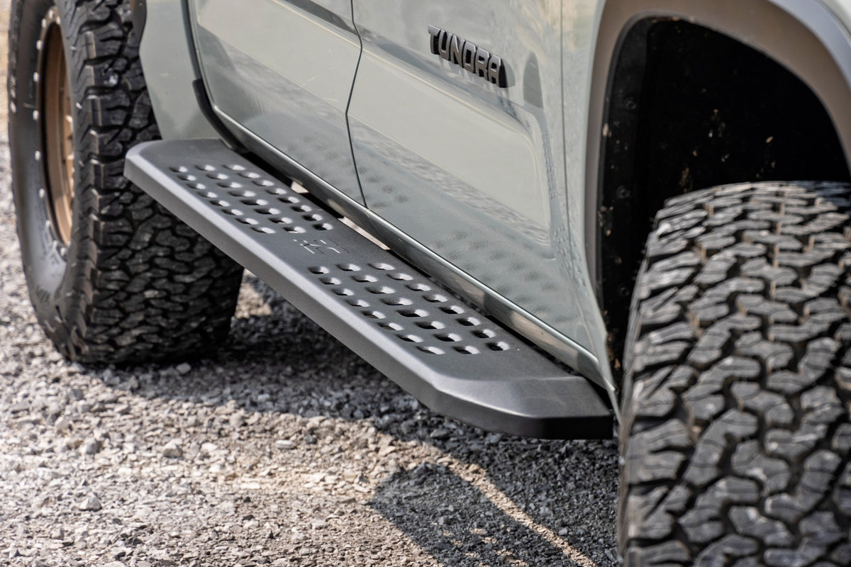 Rough Country RPT2 Running Board Crew Cab | Black | Toyota Tundra 2WD/4WD (2022-2026)