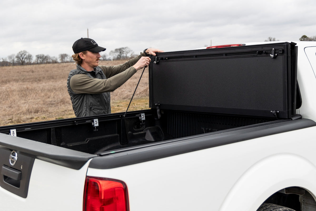 Rough Country Hard Tri-Fold Flip Up Bed Cover 5' Bed | Nissan Frontier 2WD/4WD (05-21)