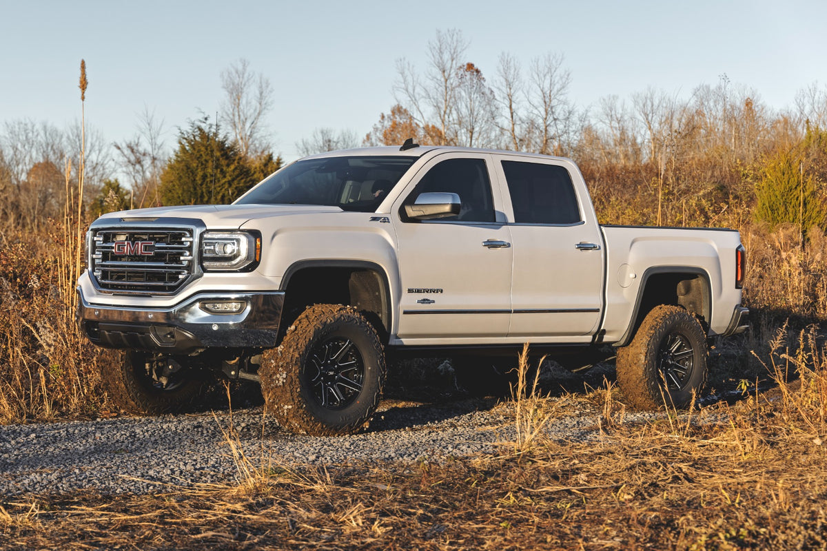 Rough Country 7 Inch Stamped Steel LCA Lift Kit Forged UCA | Bracket | Chevy/GMC 1500 (16-18)