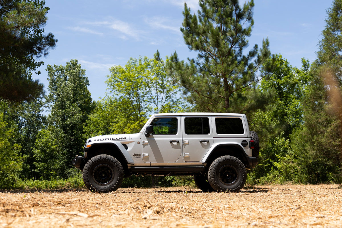 Rough Country 3.5 Inch Lift Kit C/A Drop | 4-Door | 392 | Jeep Wrangler Unlimited (18-23)