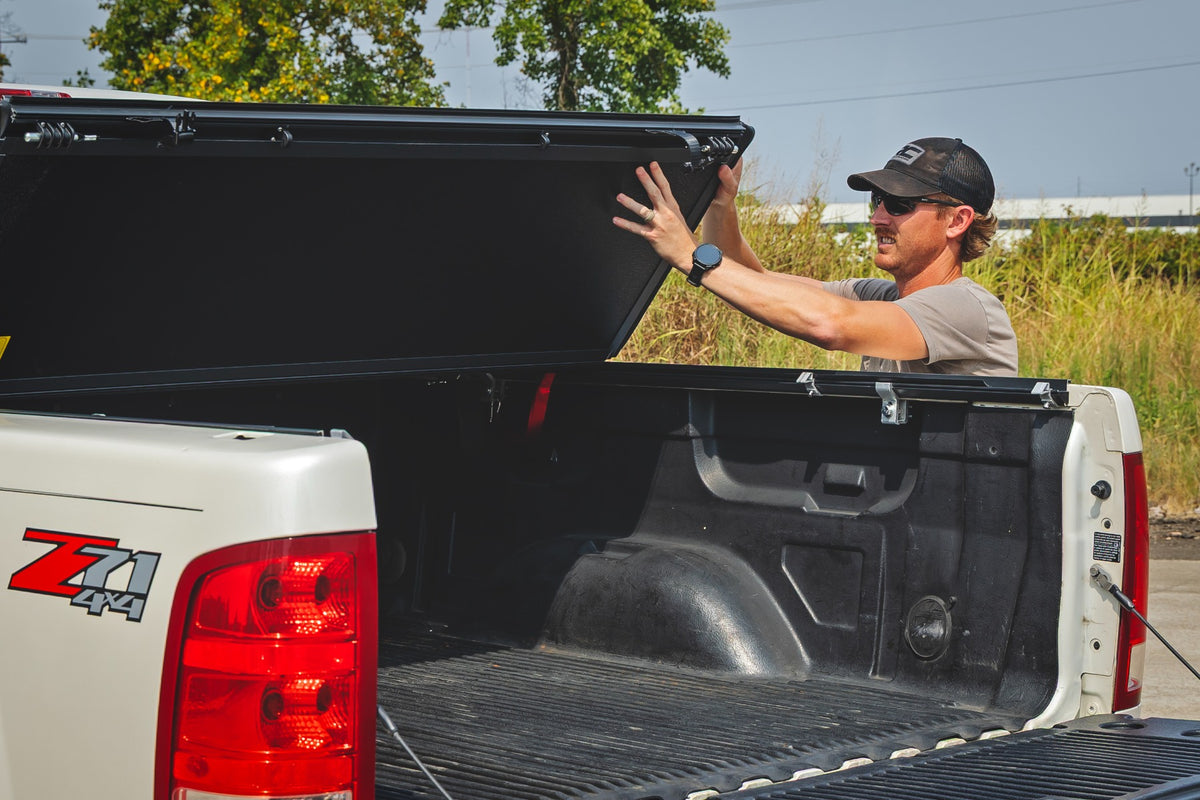 Rough Country Hard Low Profile Bed Cover | Chevy/GMC 1500 (2007-2013)