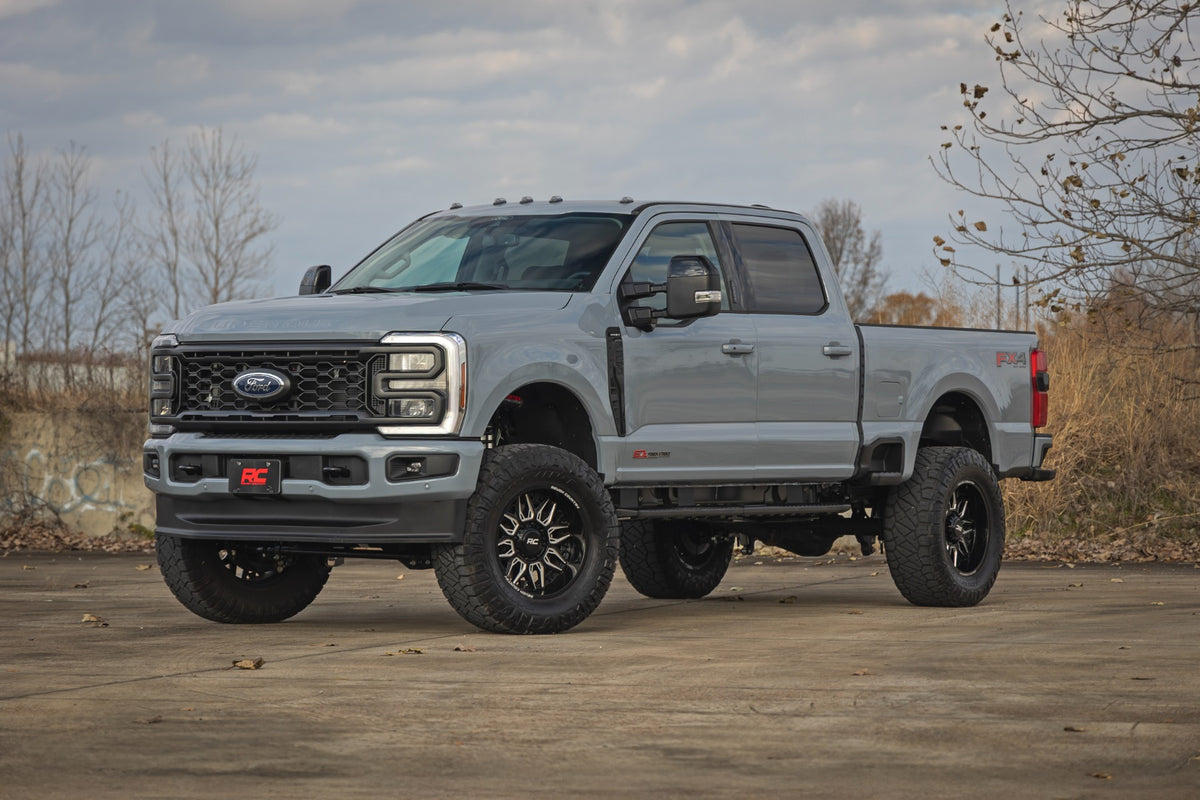 Rough Country 4.5 Inch Lift Kit Radius Arms | Ford F-250/F-350 Super Duty 4WD (23-26)
