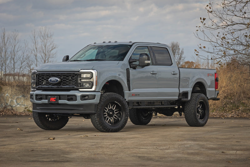 Rough Country 4.5 Inch Lift Kit Radius Arms | Ford F-250/F-350 Super Duty 4WD (23-26)