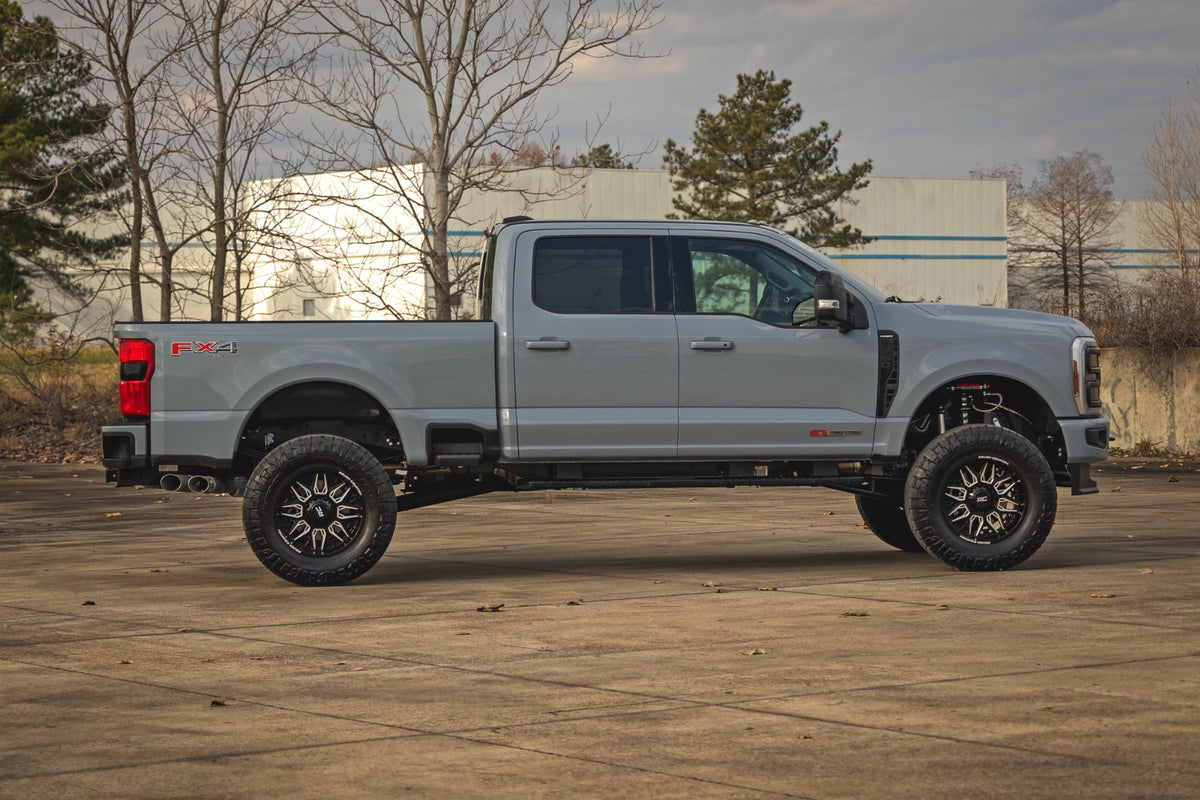 Rough Country 4.5 Inch Lift Kit Radius Arms | Ford F-250/F-350 Super Duty 4WD (23-26)