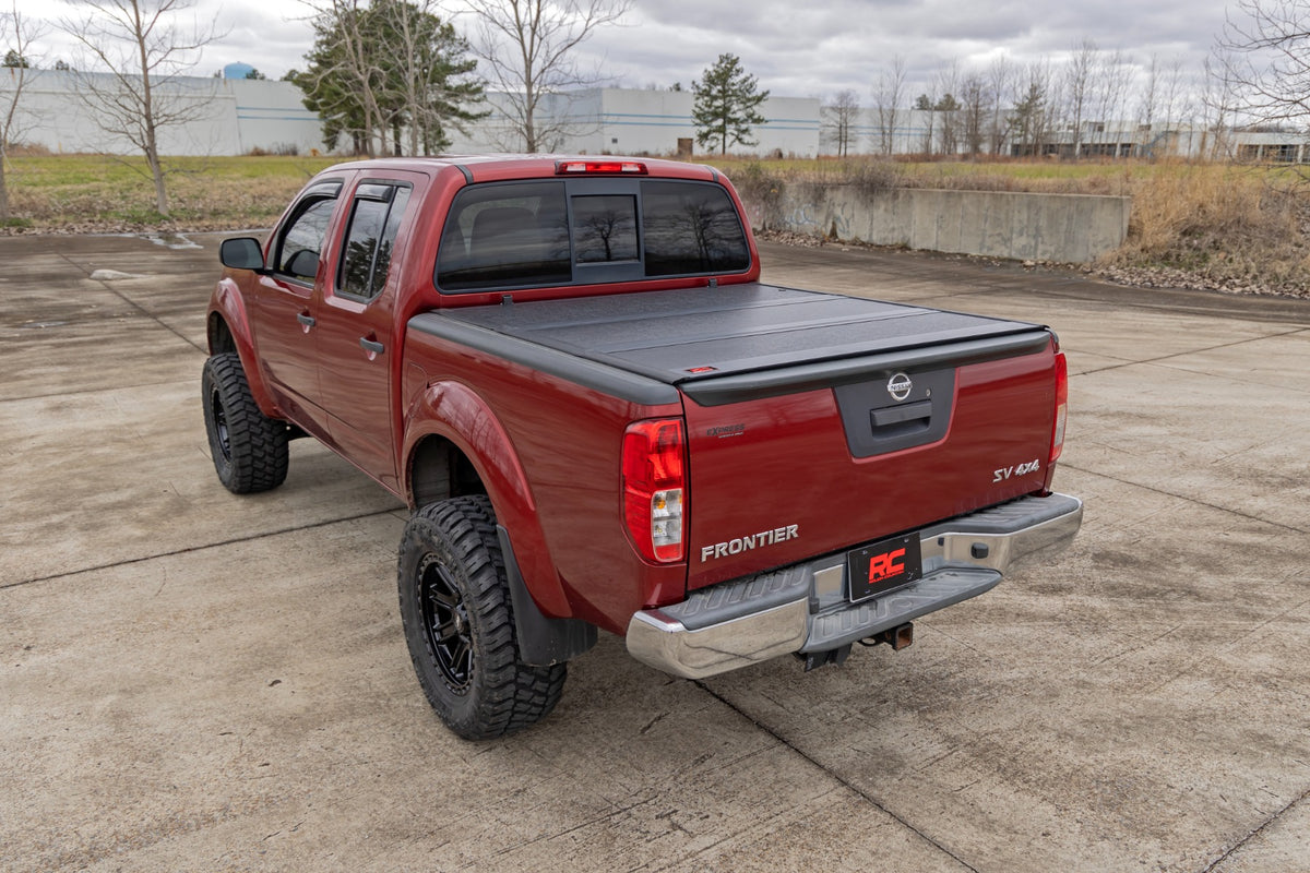 Rough Country Hard Low Profile Bed Cover 5' Bed | Cargo Mgmt | Nissan Frontier (05-21)