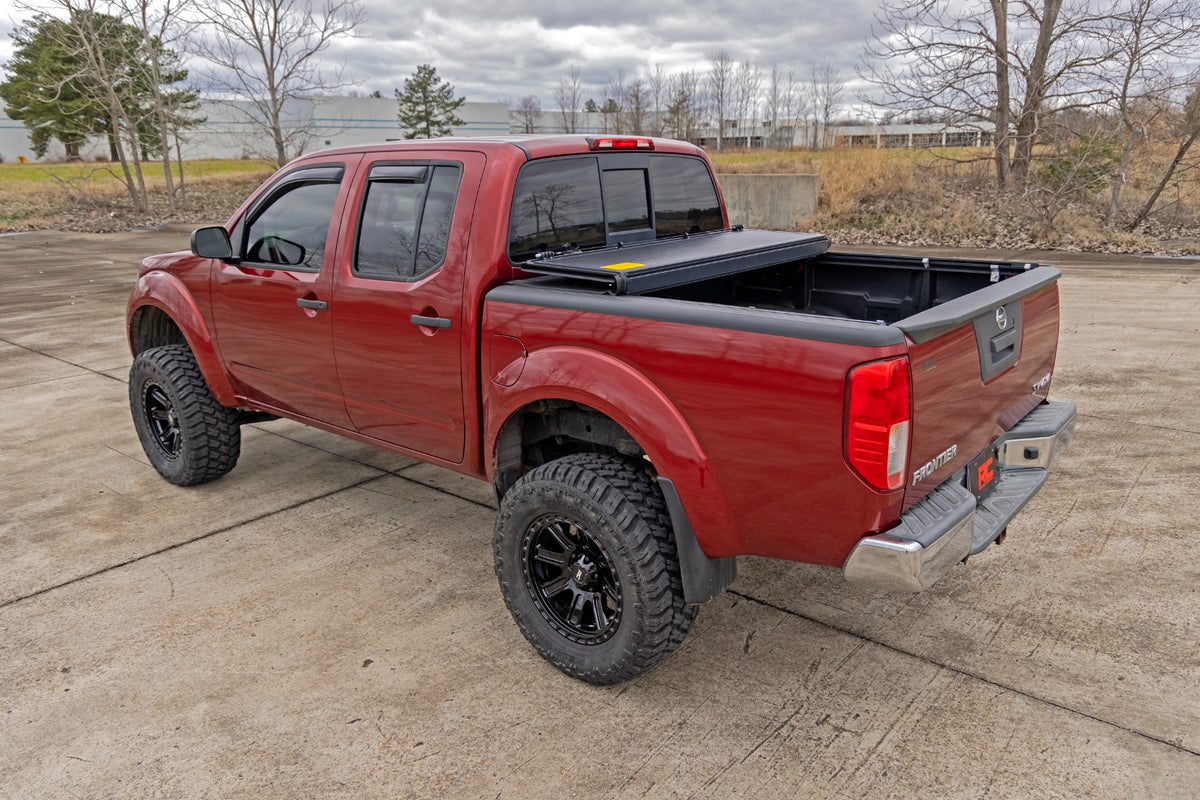 Rough Country Hard Low Profile Bed Cover 5' Bed | Cargo Mgmt | Nissan Frontier (05-21)