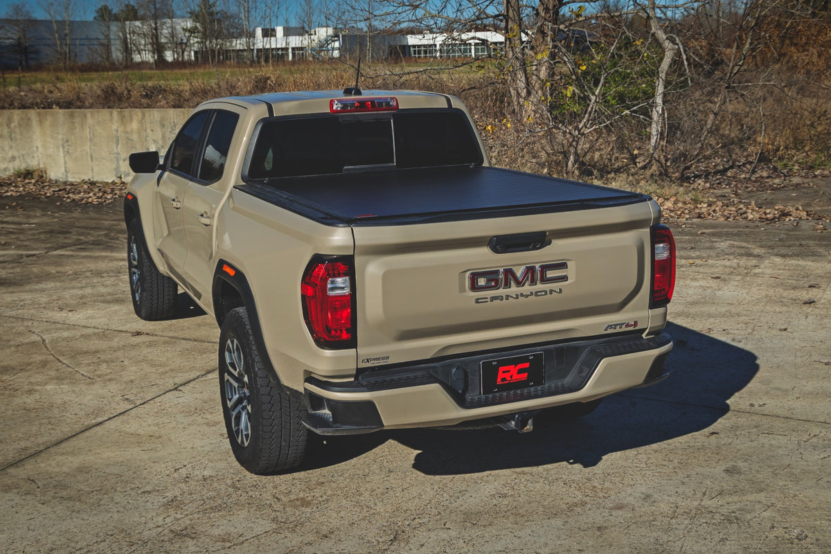 Rough Country Hard Roll Up Bed Cover 5' Bed | Chevy/GMC Canyon/Colorado 2WD/4WD (23-26)