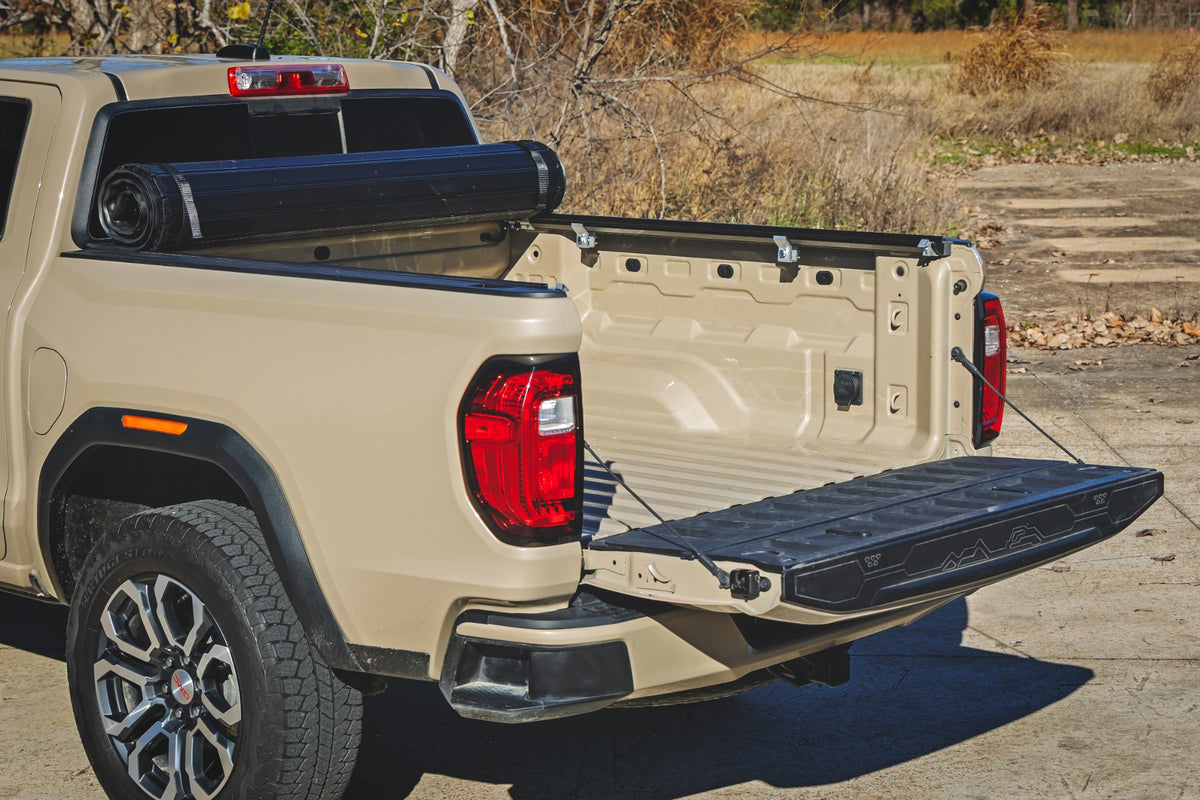 Rough Country Hard Roll Up Bed Cover 5' Bed | Chevy/GMC Canyon/Colorado 2WD/4WD (23-26)