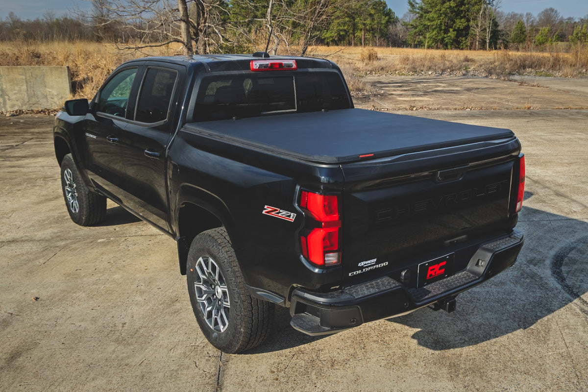Rough Country Soft Tri-Fold Bed Cover 5' Bed | Chevy/GMC Canyon/Colorado 2WD/4WD (23-26)