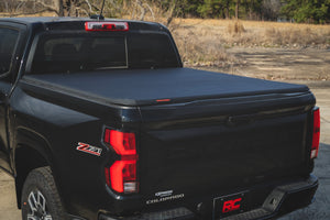 Rough Country Soft Tri-Fold Bed Cover 5' Bed | Chevy/GMC Canyon/Colorado 2WD/4WD (23-26)