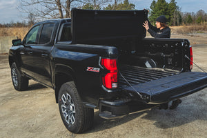 Rough Country Soft Tri-Fold Bed Cover 5' Bed | Chevy/GMC Canyon/Colorado 2WD/4WD (23-26)