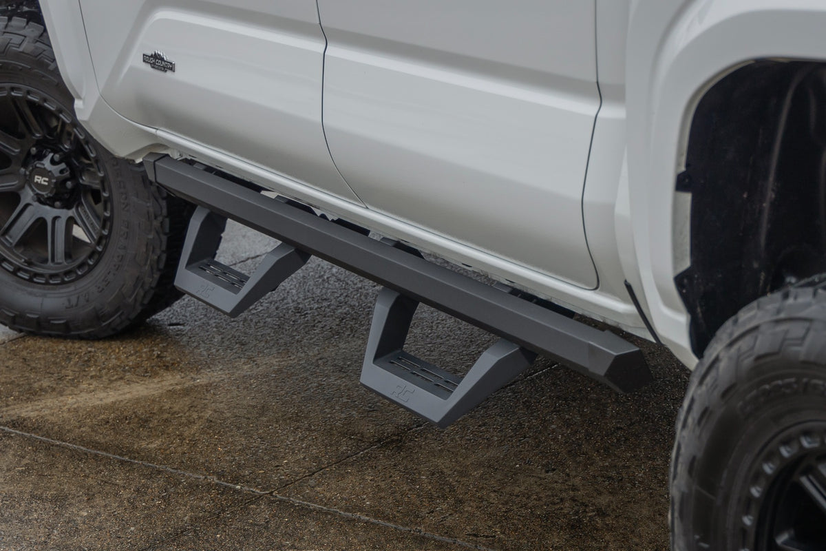 Rough Country SRX2 Adjustable Aluminum Steps Double Cab | Toyota Tacoma 2WD/4WD (24-26)