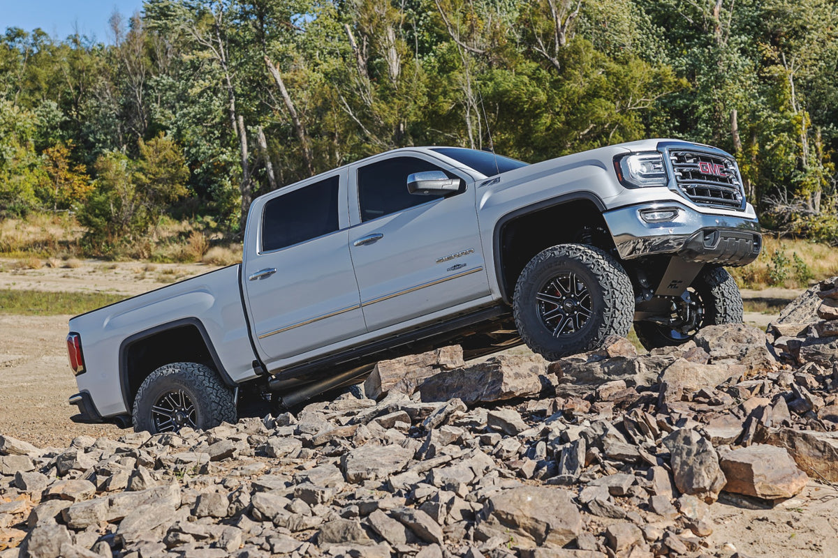 Rough Country 7 Inch Stamped Steel LCA Lift Kit Forged UCA | Bracket | Chevy/GMC 1500 (16-18)