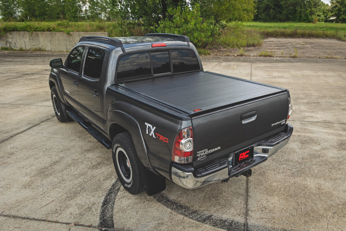 Rough Country Hard Roll Up Bed Cover 5' Bed | Toyota Tacoma 2WD/4WD (2005-2015)