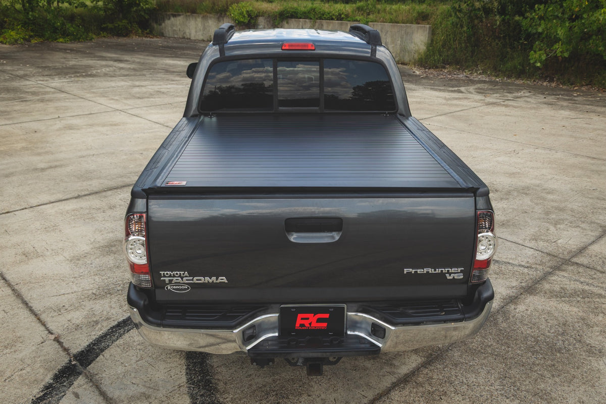 Rough Country Hard Roll Up Bed Cover 5' Bed | Toyota Tacoma 2WD/4WD (2005-2015)