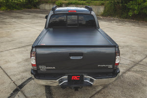 Rough Country Hard Roll Up Bed Cover 5' Bed | Toyota Tacoma 2WD/4WD (2005-2015)