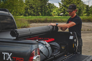 Rough Country Hard Roll Up Bed Cover 5' Bed | Toyota Tacoma 2WD/4WD (2005-2015)