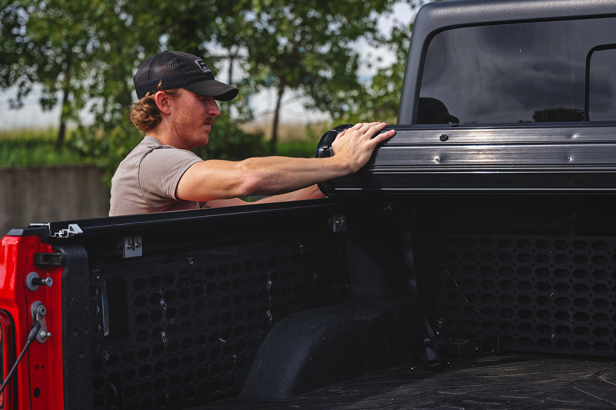 Rough Country Hard Roll Up Bed Cover 5' Bed | Jeep Gladiator JT 4WD (2020-2026)