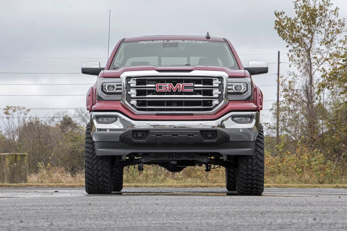Rough Country 7 Inch Lift Kit | Chevy/GMC 1500 (14-18)