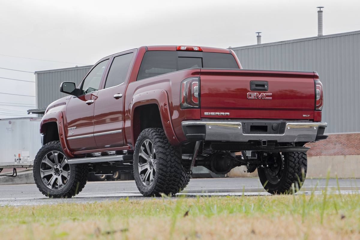 Rough Country 7 Inch Lift Kit | Chevy/GMC 1500 (14-18)