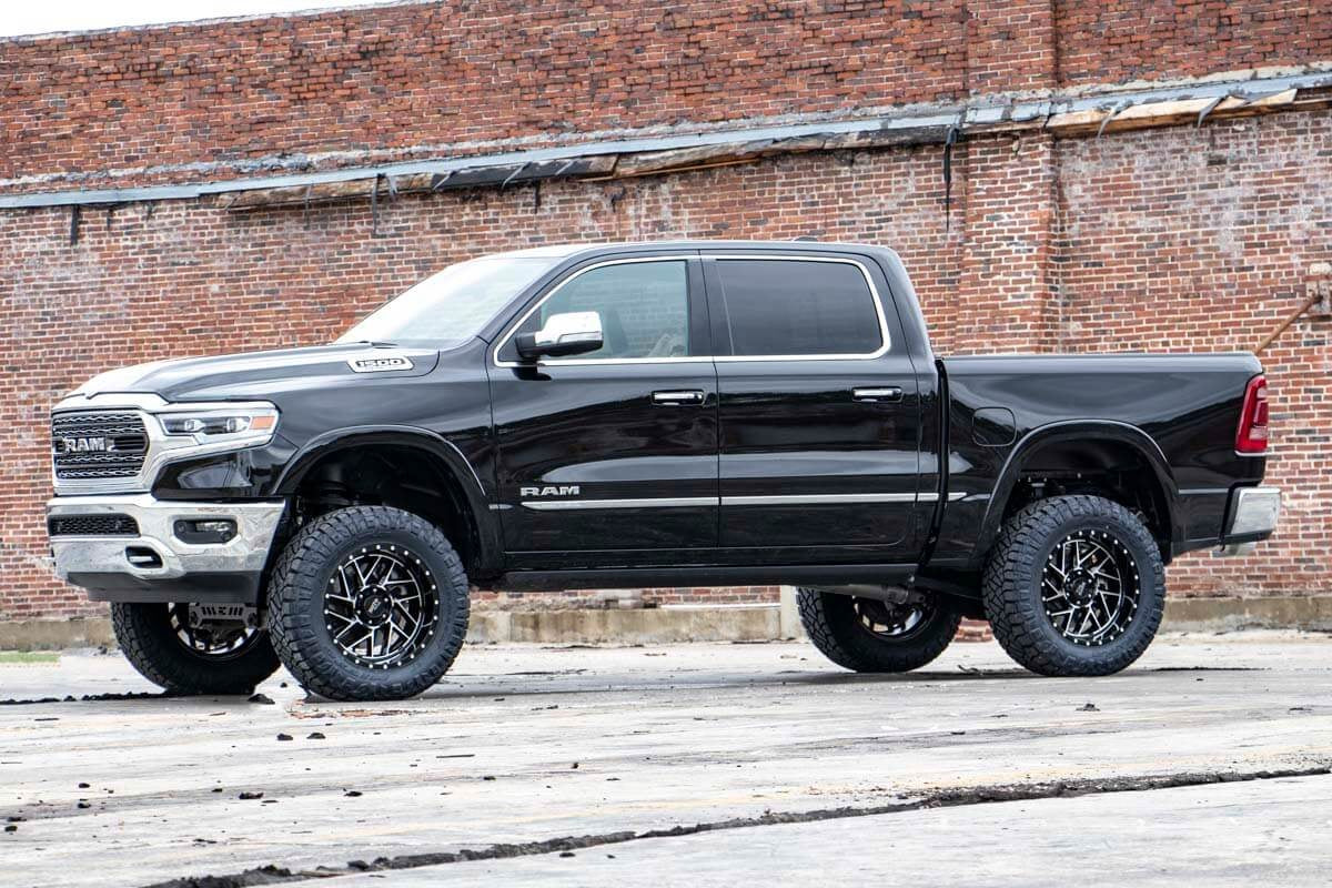 Rough Country 5 Inch Lift Kit Air Ride | Ram 1500 4WD (2019-2024)