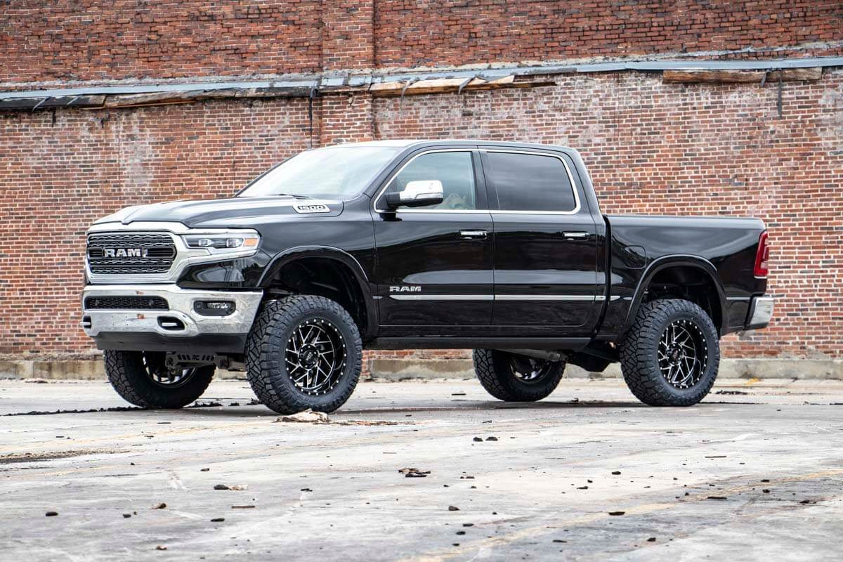 Rough Country 5 Inch Lift Kit Air Ride | Ram 1500 4WD (2019-2024)