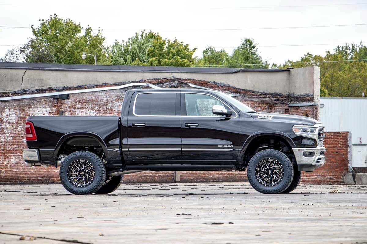 Rough Country 5 Inch Lift Kit Air Ride | Ram 1500 4WD (2019-2024)
