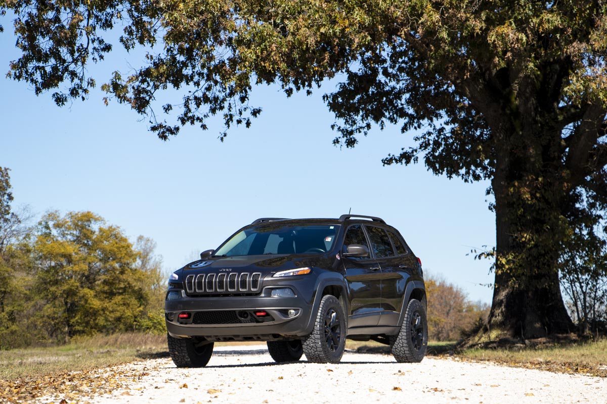 Rough Country 2 Inch Leveling Lift Kit | Jeep Cherokee KL 2WD/4WD (2014-2023)