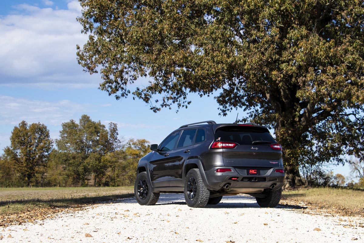 Rough Country 2 Inch Leveling Lift Kit | Jeep Cherokee KL 2WD/4WD (2014-2023)