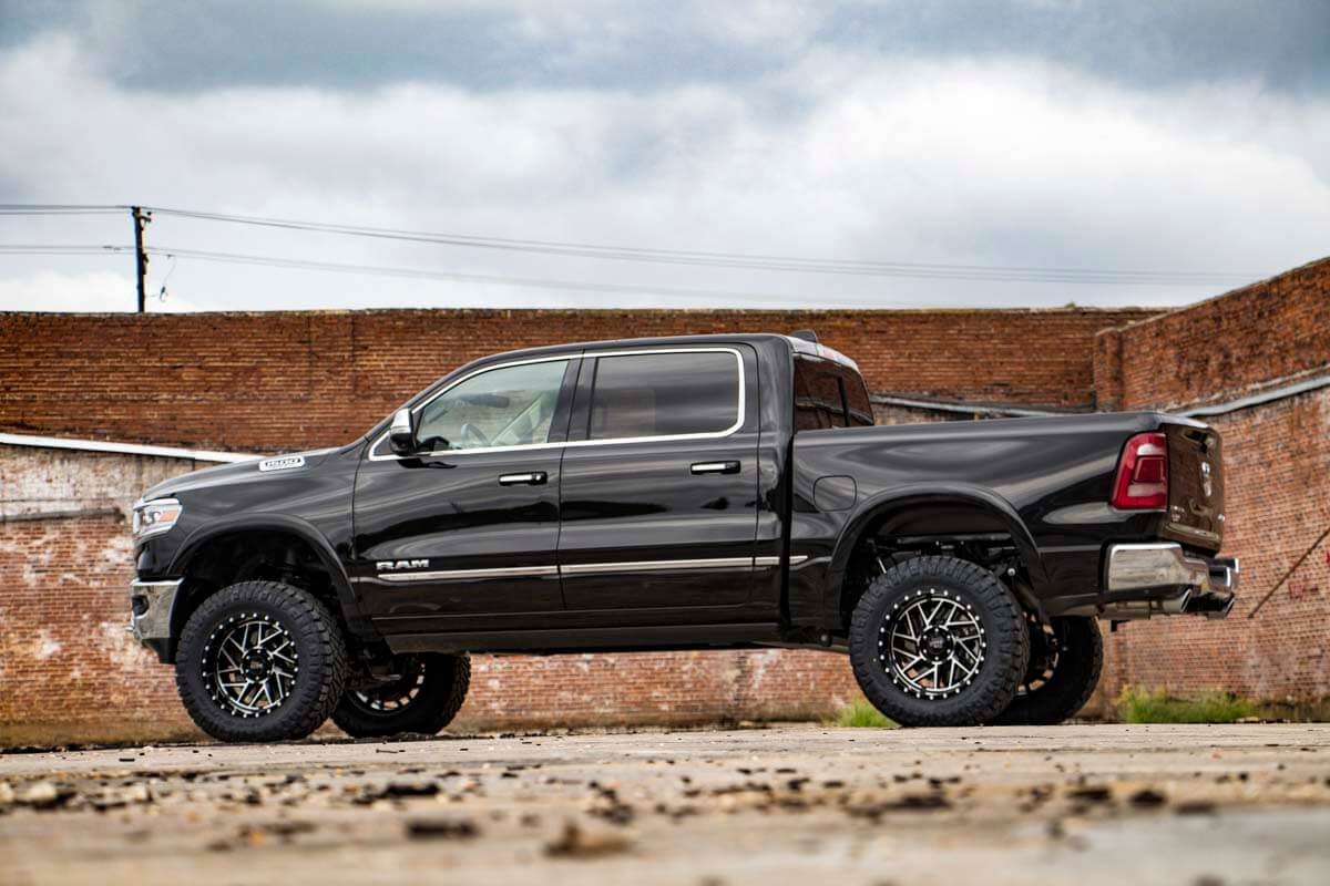 Rough Country 5 Inch Lift Kit Air Ride | Ram 1500 4WD (2019-2024)