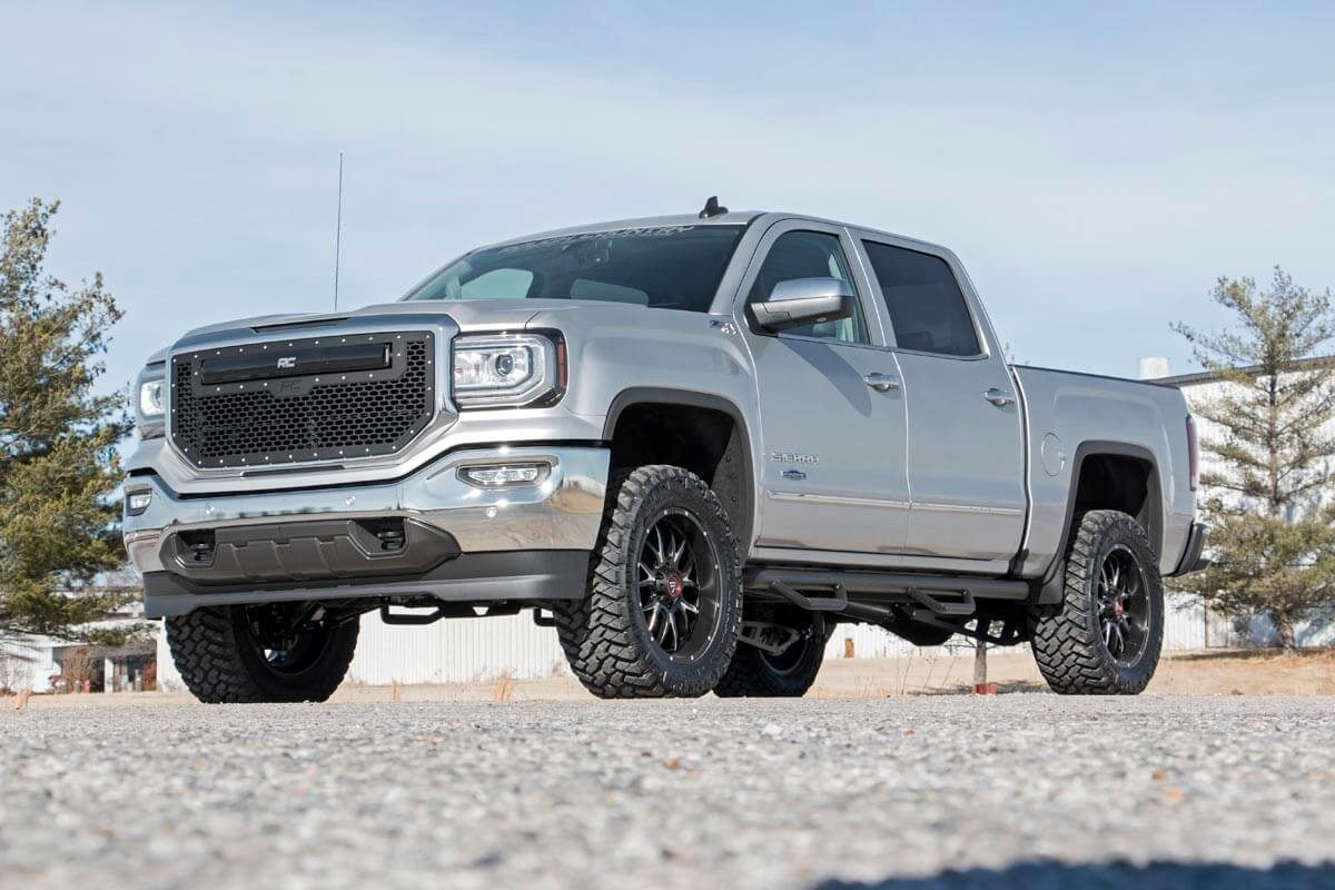 Rough Country 3.5 Inch Lift Kit | Chevy/GMC 1500 4WD (14-18)