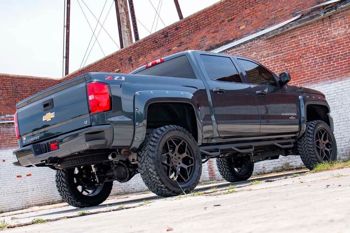Rough Country 7 Inch Lift Kit | Chevy/GMC 1500 (14-16)
