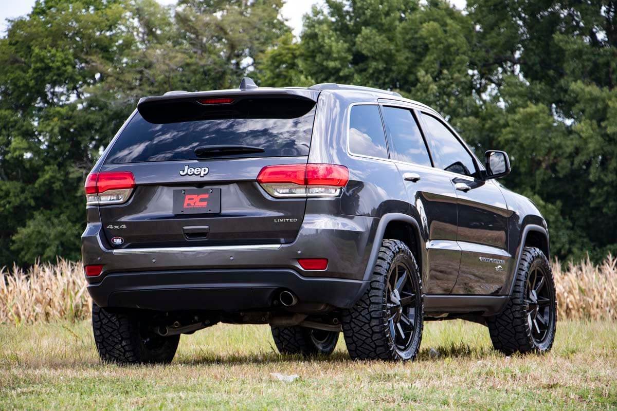 Rough Country 2.5 Inch Lift Kit | Jeep Grand Cherokee WK2 2WD/4WD (2011-2022)