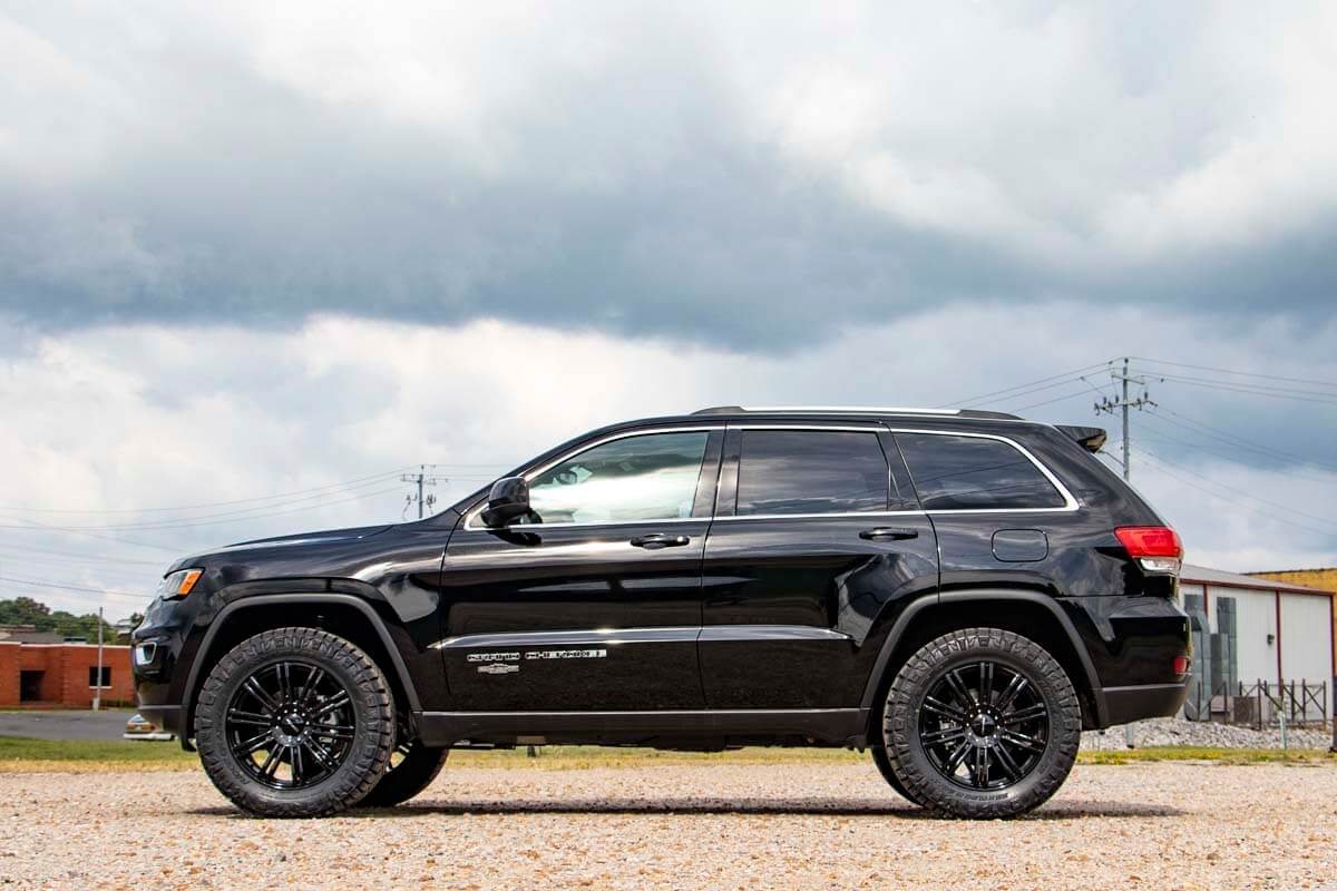 Rough Country 2.5 Inch Lift Kit N3 Struts | Jeep Grand Cherokee 4WD (2016-2022)