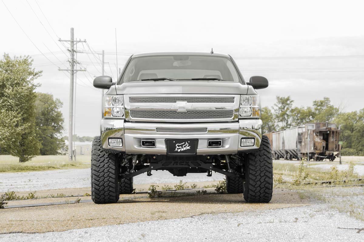 Rough Country 7.5 Inch Lift Kit | Chevy/GMC 1500 4WD (07-13)