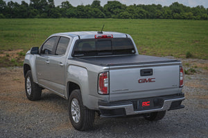 Rough Country Hard Roll Up Bed Cover 5' Bed | Chevy/GMC Canyon/Colorado 2WD/4WD (15-22)