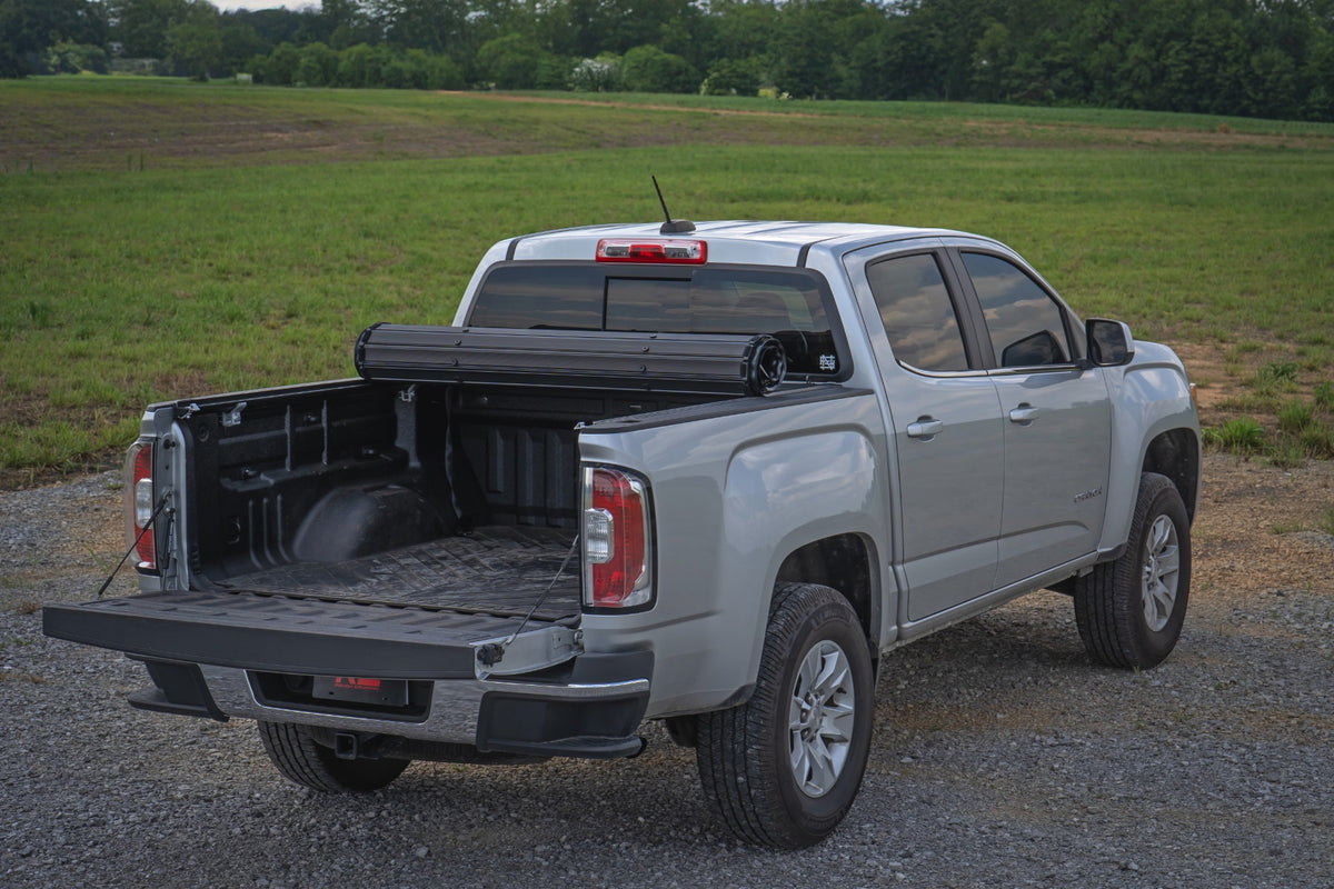 Rough Country Hard Roll Up Bed Cover 5' Bed | Chevy/GMC Canyon/Colorado 2WD/4WD (15-22)