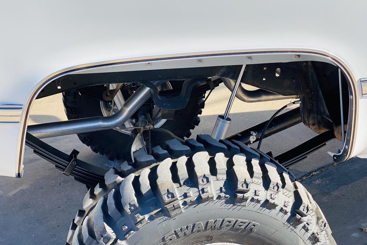 Rough Country 6 Inch Lift Kit | Chevy/GMC Half-Ton Suburban 4WD (1977-1991)