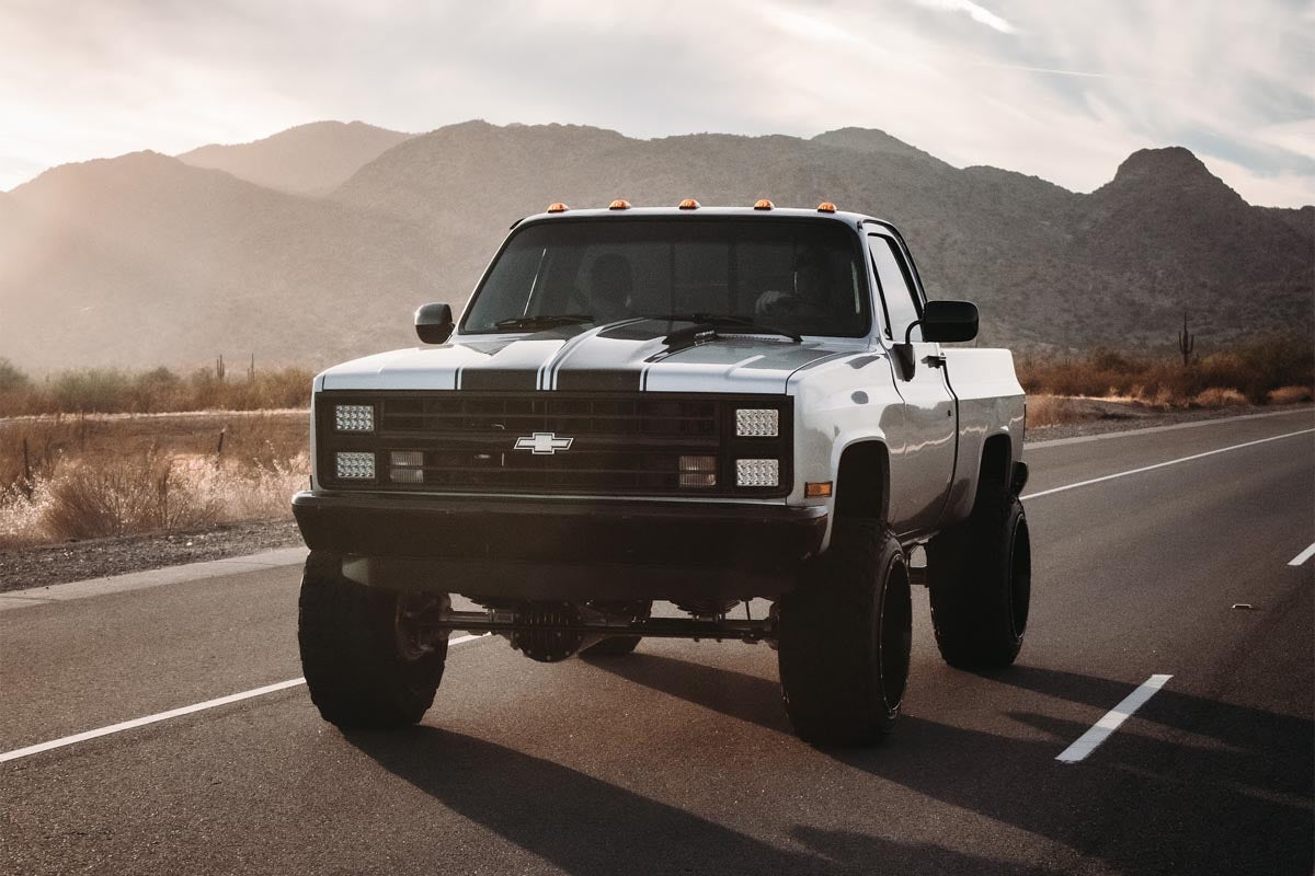 Rough Country 6 Inch Lift Kit | Chevy/GMC Half-Ton Suburban 4WD (1977-1991)