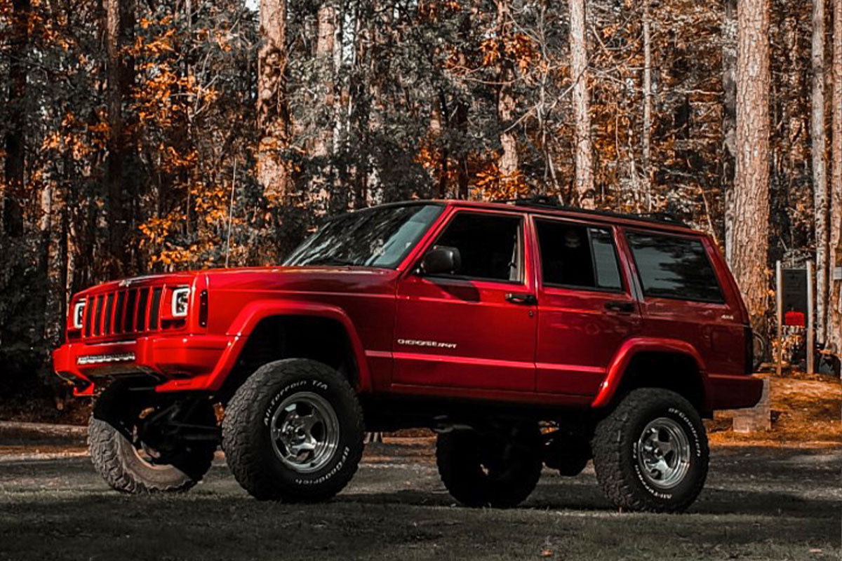 Rough Country 4.5 Inch Lift Kit RR springs | Jeep Cherokee XJ 2WD/4WD (84-01)