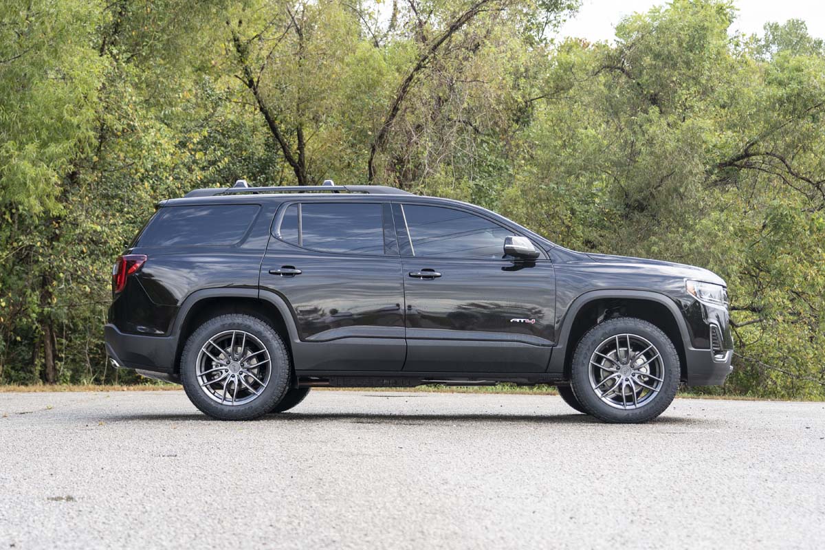 Rough Country 1.5 Inch Lift Kit | GMC Acadia 2WD/4WD (2017-2023)