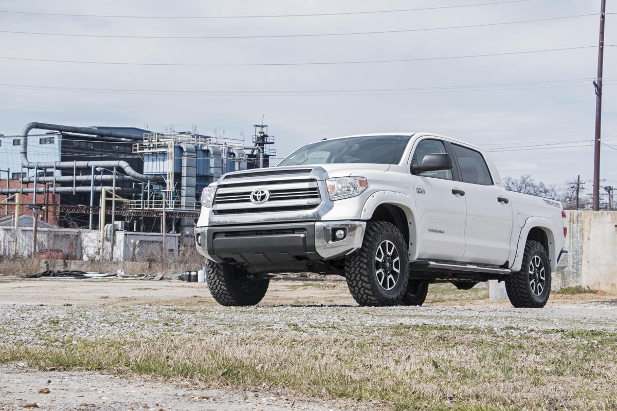 Rough Country 2.5-3 Inch Leveling Kit | Toyota Tundra 2WD/4WD (2007-2021)