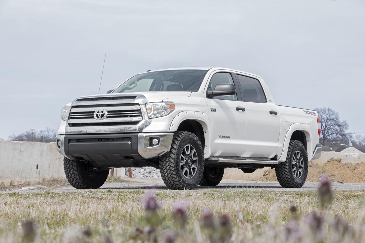 Rough Country 2.5-3 Inch Leveling Kit | Toyota Tundra 2WD/4WD (2007-2021)