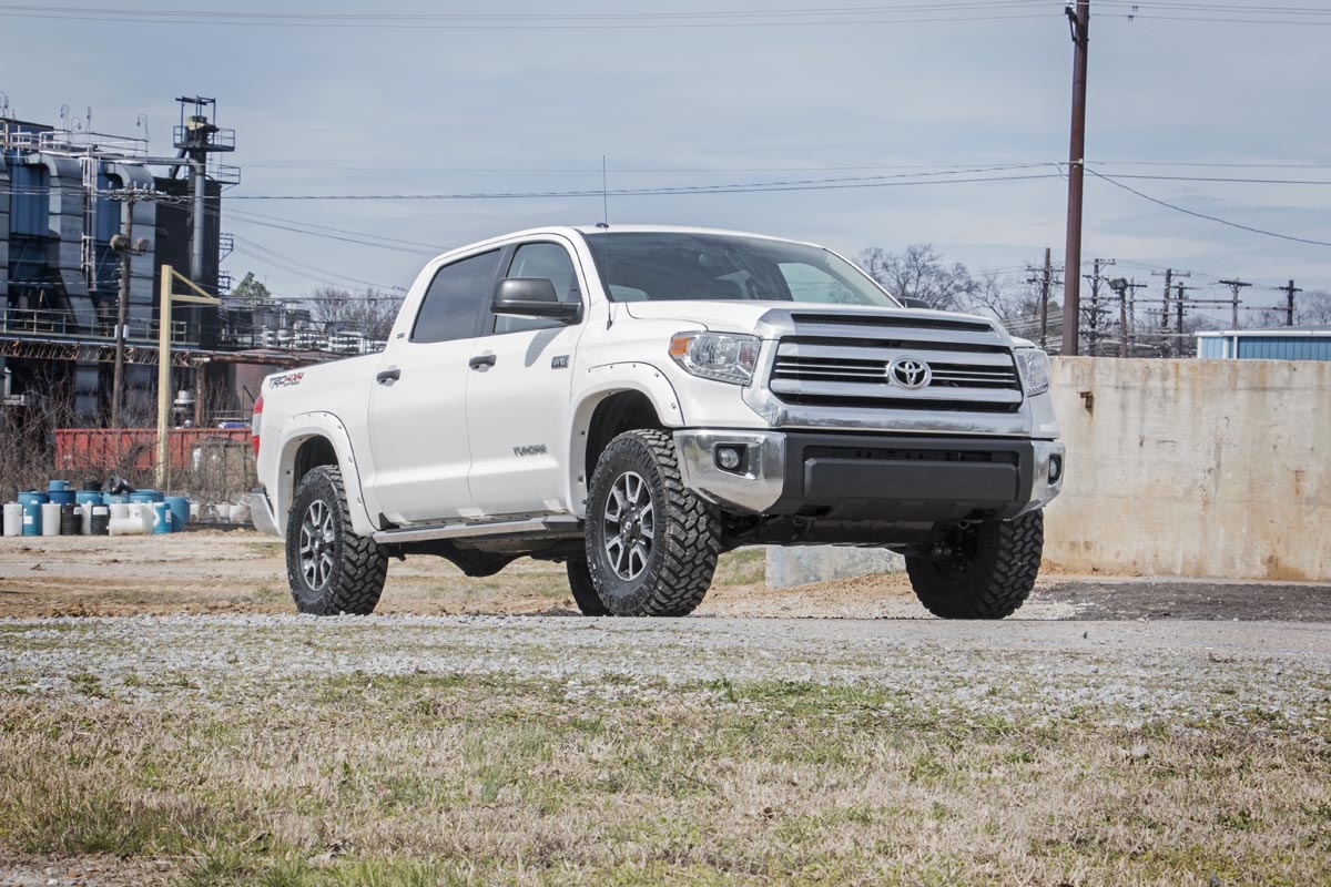 Rough Country 2.5-3 Inch Leveling Kit | Toyota Tundra 2WD/4WD (2007-2021)