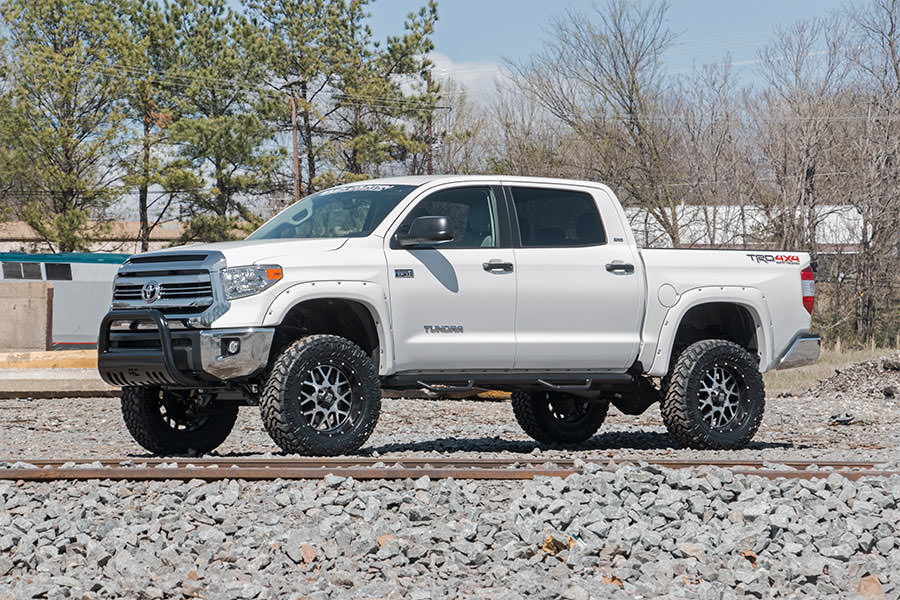 Rough Country 6 Inch Lift Kit | Toyota Tundra 2WD/4WD (2016-2021)