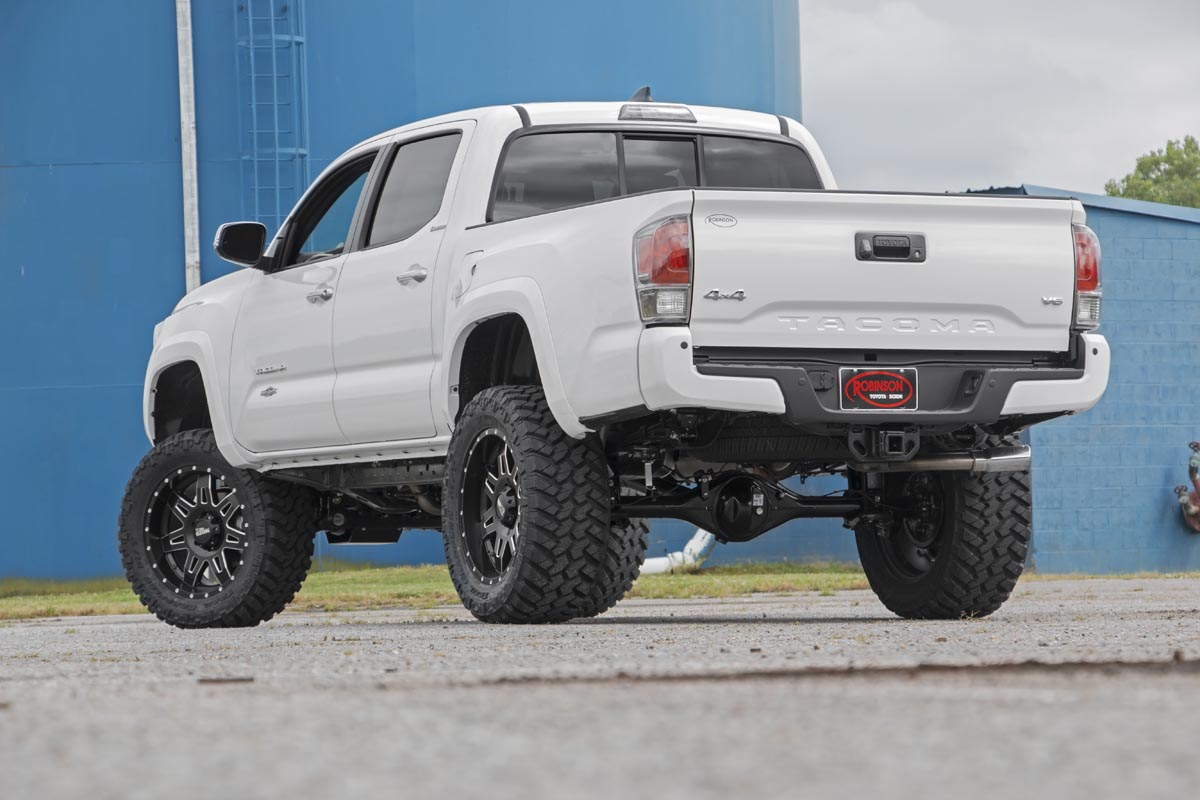 Rough Country 6 Inch Lift Kit | Toyota Tacoma 2WD/4WD (2005-2015)
