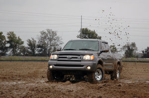 Rough Country 2.5 Inch Lift Kit | Toyota Tundra 2WD/4WD (2000-2006)